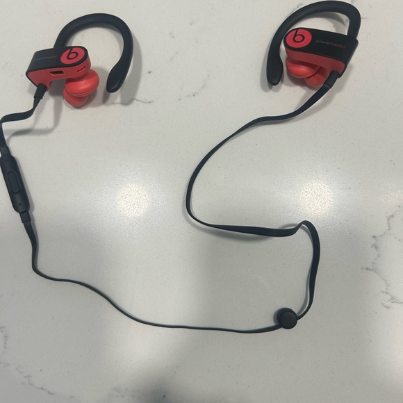 Powerbeats 3 - red w/black w/case - Picture 1 of 3